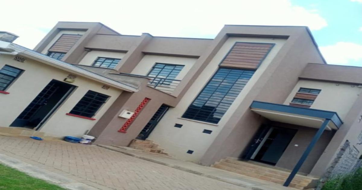 Kiamunyi Mansion with 2 separate guest wings - Image 1